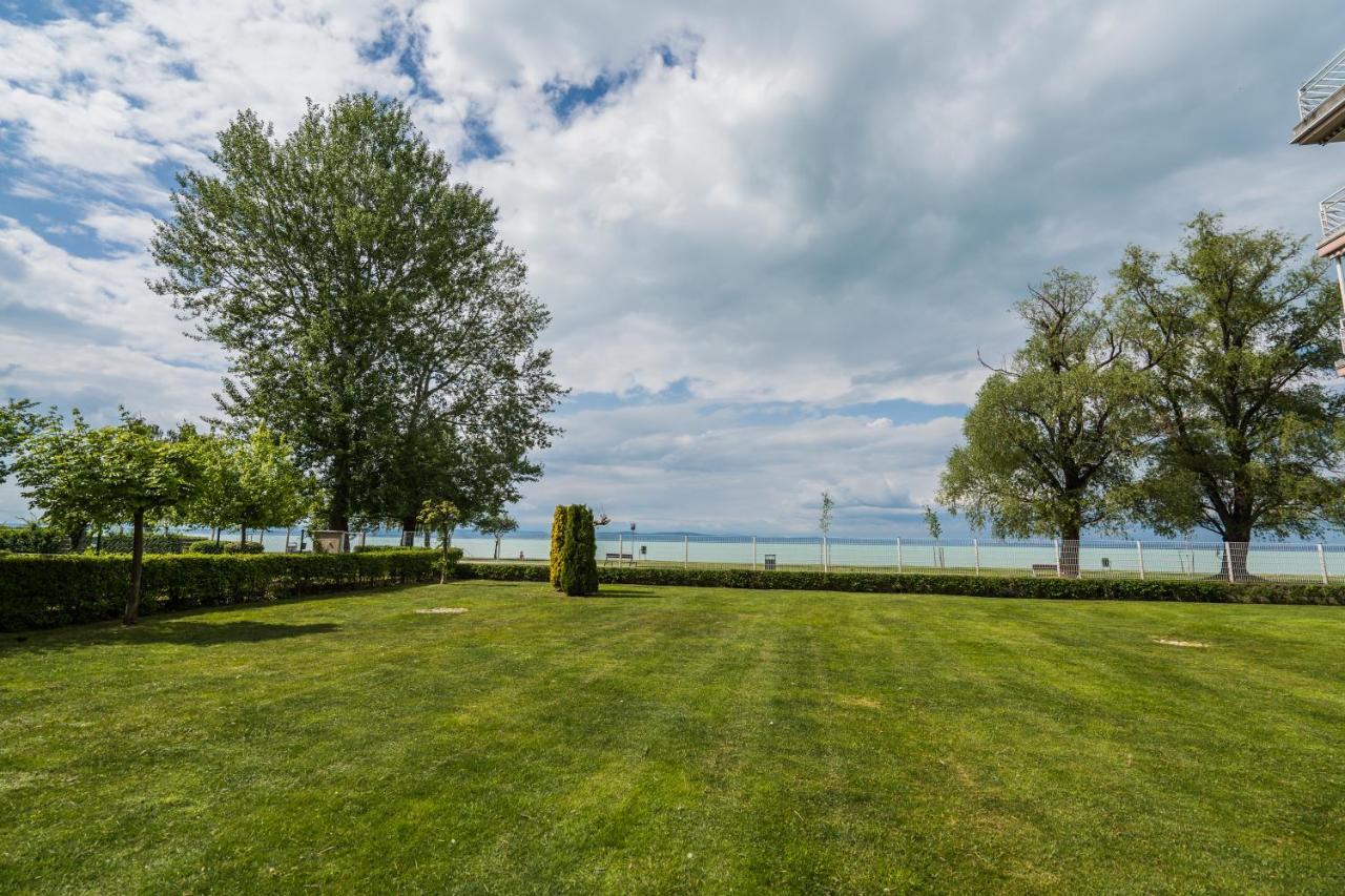 MF Golden Coast Panorama Apartment Siófok Buitenkant foto
