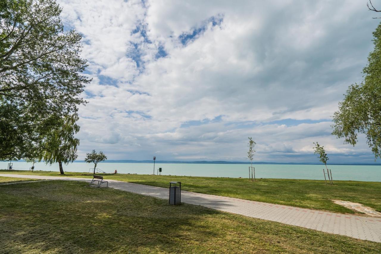 MF Golden Coast Panorama Apartment Siófok Buitenkant foto