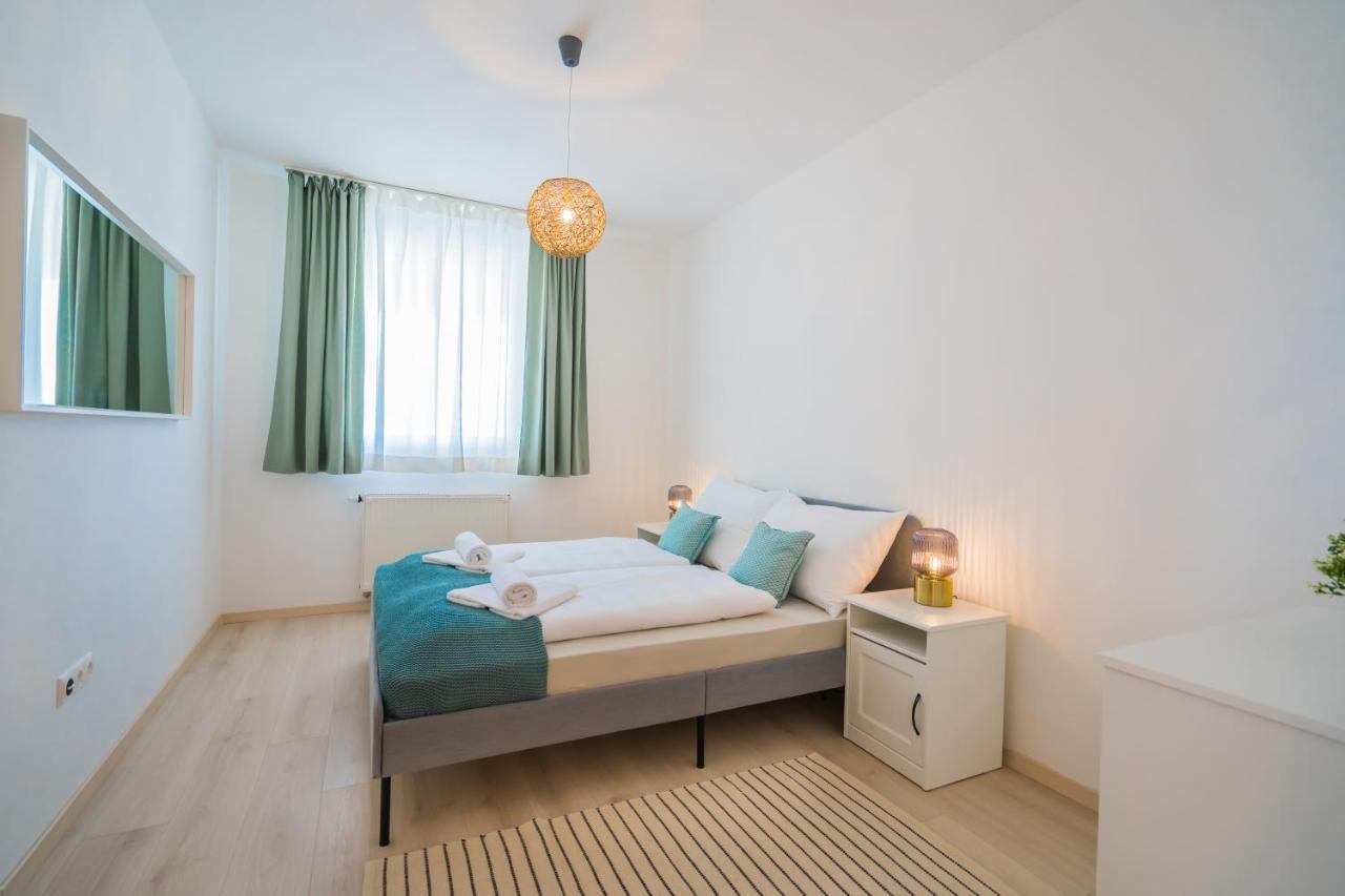 MF Golden Coast Panorama Apartment Siófok Buitenkant foto